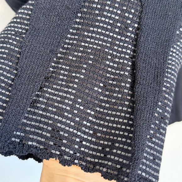 ST JOHN Black Knit Long Sleeve Sequin Embellished Bell Sleeve Sweater Top Size S - Picture 5 of 6